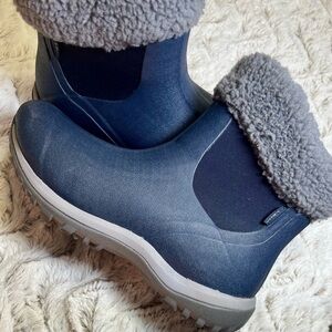 L.L. Bean Wellie Waterproof Insulated Rain Boots with Fleece Trim in Navy Blue